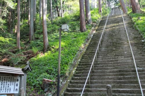 久遠寺 菩提梯