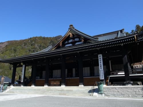 久遠寺 本堂
