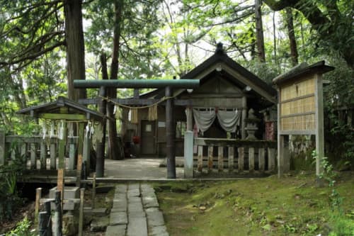 湯神社　拝殿