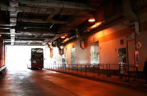 香港バスがビクトリアピークに到着