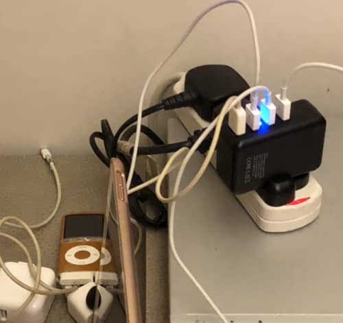 香港のBFタイプのコンセントにささるUSB