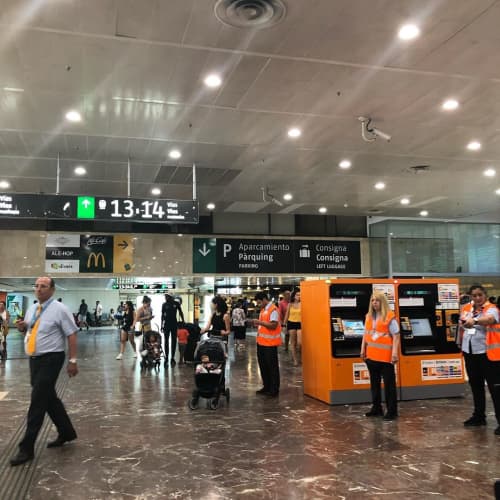 サンツ駅の構内