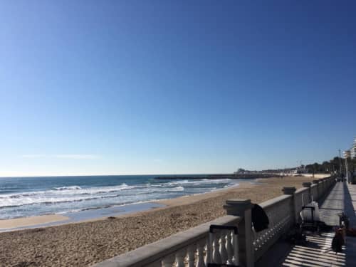 シッチェスの海