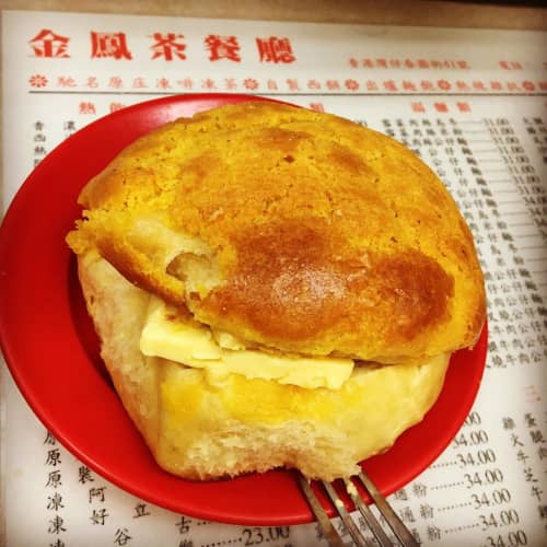 バターの切り身いりパイナップルパン