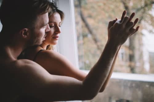 経験者が語る 妊娠初期のセックスは大丈夫 おすすめ体位 赤ちゃんへの影響や注意点を紹介 経験者が語る 妊娠初期のセックスは大丈夫 おすすめ体位 赤ちゃんへの影響や注意点を紹介