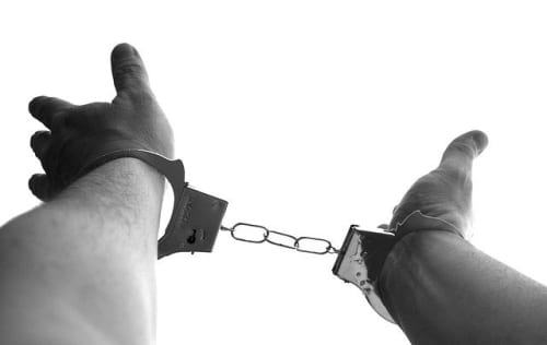 逮捕