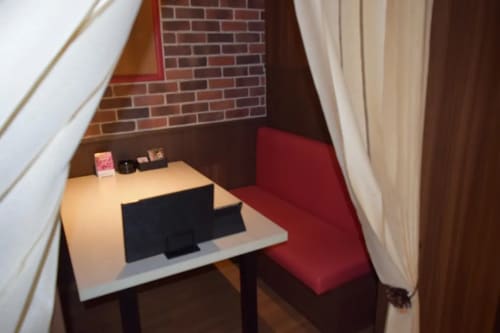相席ダイニングアクスの店内