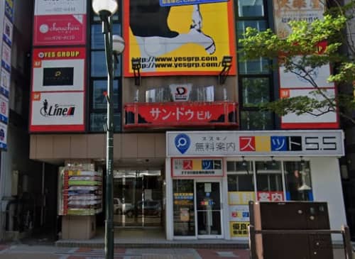 お店のあるビルの外観