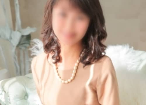桃色社交界の女性