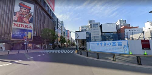 すすきの駅前