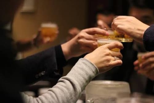 飲み会がつまらないから嫌い 大学や職場の飲み会を乗り切るには