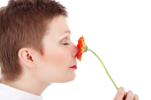 香水をプレゼントされた意味とは 男性の隠された心理を解説