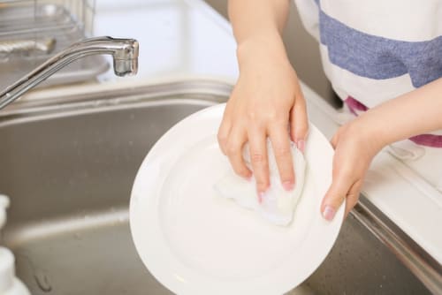 食器洗いの基本は 洗い桶や水切りかごの使い方洗剤のおすすめ