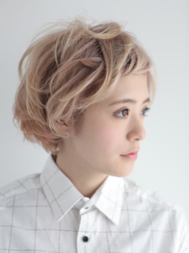 ヘアバンドのおしゃれな付け方は ショートヘアや前髪なしのやり方も