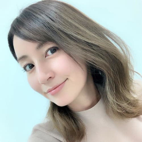 矢田亜希子風 上品メイク方法からおすすめコスメ 大人かわいいネイルをご紹介