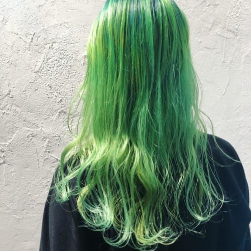 媚びないヘアカラーはグリーンで決まり 色落ちの楽しみ方やおすすめカラーまとめ
