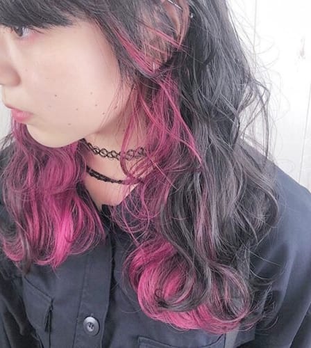 ロングヘアのインナーカラーおすすめ厳選 おしゃれで人気な色は 黒髪 茶髪別