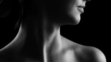 エロいうなじで男を虜に！魅力的なうなじの魅せ方を紹介！のサムネイル画像