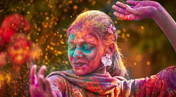 ホーリー祭で死にかけた！インドで最も危険で過激なホーリー祭を在住女子が徹底レポート！のサムネイル画像