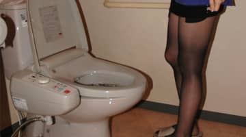 【エロ動画】エロいおしっこプレイのやり方や種類とおしっこプレイの過激AVを紹介！のサムネイル画像