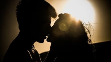 【風俗嬢の解説】キスだけでも性病になる！意外に感染しやすい怖い性病の特徴や対策方法をご紹介♪のサムネイル画像