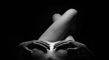 ブラをうまく外せないと恥ずかしい？ブラ外しのコツ・タイミングを伝授！のサムネイル画像