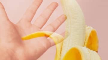 セックスしたいのに勃起しなくなってきたら…克服法を紹介！のサムネイル画像