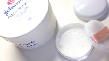 ベビーパウダーを使ったオナニーのやり方！フェザータッチで感度UP!?のサムネイル画像