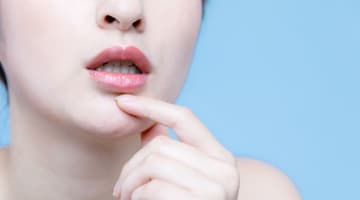 性病は口から感染する!?性病で起こる口内炎の症状や治療法を徹底解説！のサムネイル画像