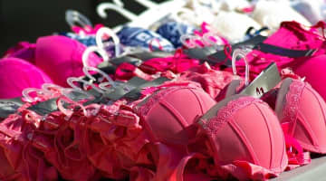 セックスのブラジャー活用事情！初セックスにおすすめのブラジャータイプも♡のサムネイル画像