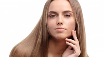 エロすぎてヤバい彼女の仕草や特徴を紹介！彼氏を一瞬で発情させる♥のサムネイル画像