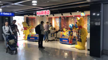 ドイツ・デュッセルドルフの空港情報！アクセスやラウンジ、免税店などお土産を紹介！のサムネイル画像