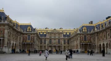 フランスのヴェルサイユ宮殿を完全攻略！営業時間・おすすめ写真スポット・見どころ・お土産を紹介！のサムネイル画像