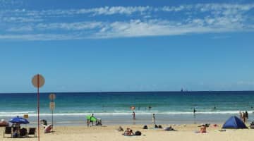 白い砂！透き通った水！シドニーから行けるおすすめビーチ6選！ドラマのロケ地のビーチも！のサムネイル画像