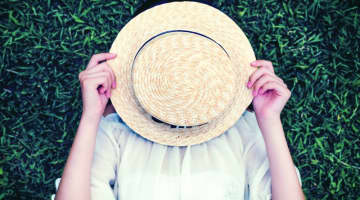 シャイな女性の特徴とは？恋愛におけるアプローチ方法も伝授！のサムネイル画像