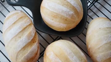 手作りパンの人気レシピを紹介！フワフワで美味しい！発酵ナシでもできるの？のサムネイル画像