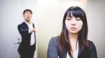 【ビッチの人妻が解説】気取る女が鼻に付く！10個の特徴と上手く付き合う対処法を伝授！のサムネイル画像