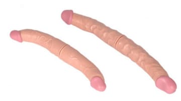 双頭ペニバンを使ったプレイがかなり気持ちいい！選び方や使い方を紹介！のサムネイル画像
