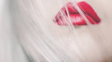 キスだけで勃起させるエロ技10選！勃起を見ちゃった女性の本音も暴露！のサムネイル画像