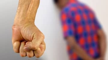 メイルレイプって何？男性が強姦されたエゲツない事例5選！夢見る男性も多数！？のサムネイル画像