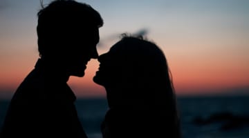 セックス中のキスの位置で男性の深層心理がわかる？部位別でご紹介しますのサムネイル画像
