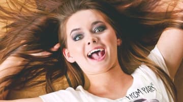 誰でもいいからかまって欲しい！連絡してしまう・エッチしてしまう女性の心理や特徴16選！のサムネイル画像