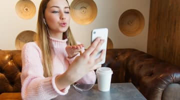 LINEの脈ありは返信の早い・遅いは関係ない!?見分け方とラインのテクニックも伝授！のサムネイル画像