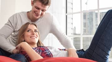 オナニーは見せると恥ずかしさの先に快感が待っている！上手なやり方を伝授！のサムネイル画像