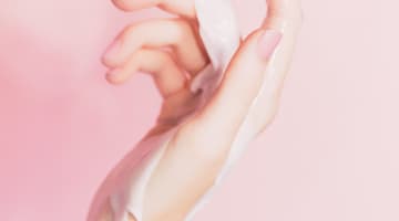 男性を唸らせるのは必殺唾液手コキ！やり方と悶絶させる方法5選！のサムネイル画像