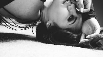 寂しいと思うほどセックスしたくなる？孤独を感じるときにしたくなる瞬間を紹介します！のサムネイル画像