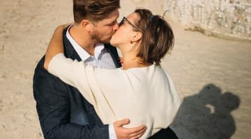 【男の本音】キスで舌入れをしない男性の特徴は？キスの違いで男性心理を読み取ろう！のサムネイル画像