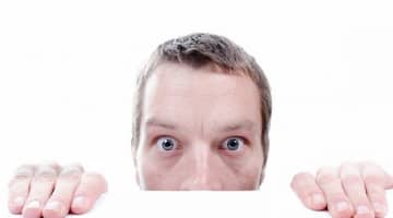 オナニーを見られたときのごまかし方10選！職場でバレた体験談も暴露！のサムネイル画像