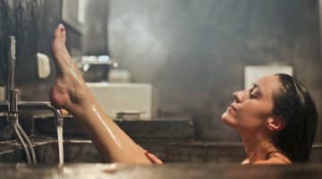 【ヤリマン体験談】シャワーオナニーが最高！簡単にイクやり方と失敗談を紹介！のサムネイル画像