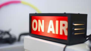 海外ラジオのおすすめ15選！音楽・英語勉強・ニュース・面白いものまで！のサムネイル画像